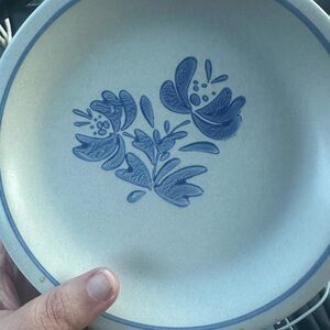 PFAltzgraff dishes set of four